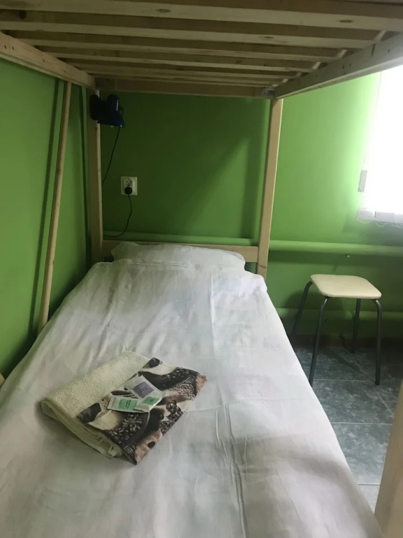 Кровать в общем номере (мужской номер) в Лайм