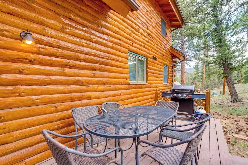 Picturesque Log Cabin in Estes Park: 9 Mi. to RMNP