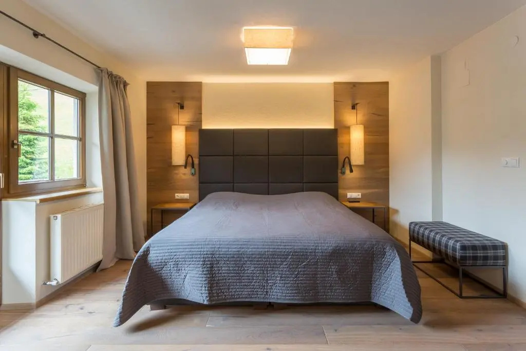 Deluxe Double room (full double bed)