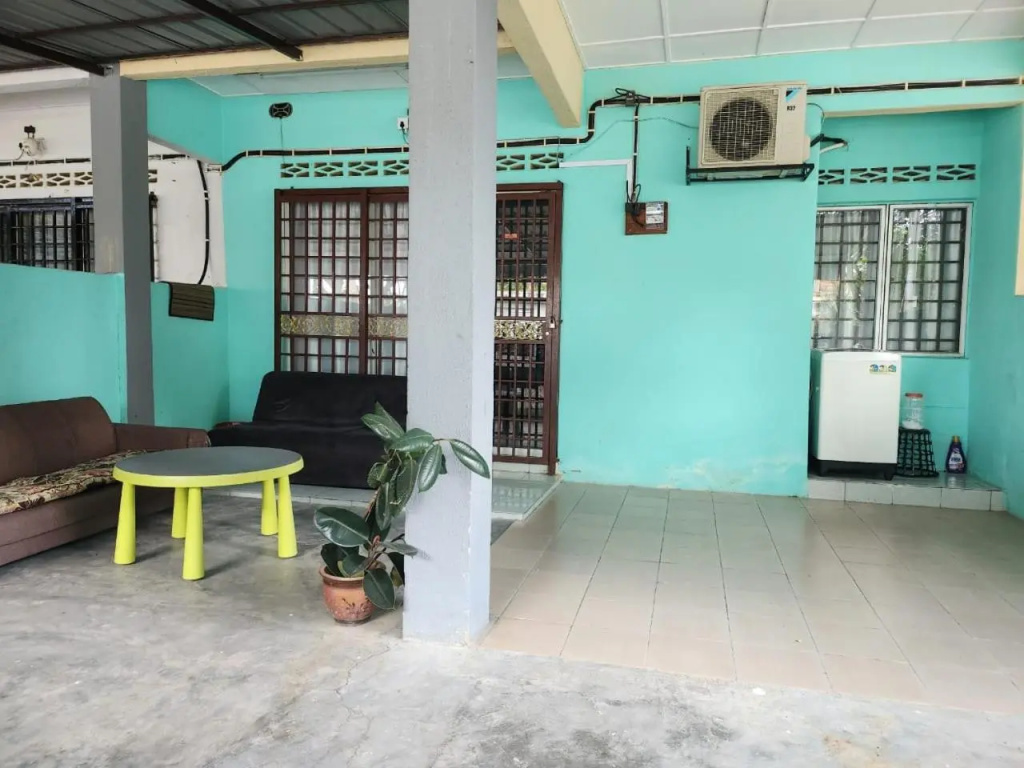 COZY HOME KLIA SEPANG with Aircond and Free Wi-Fi