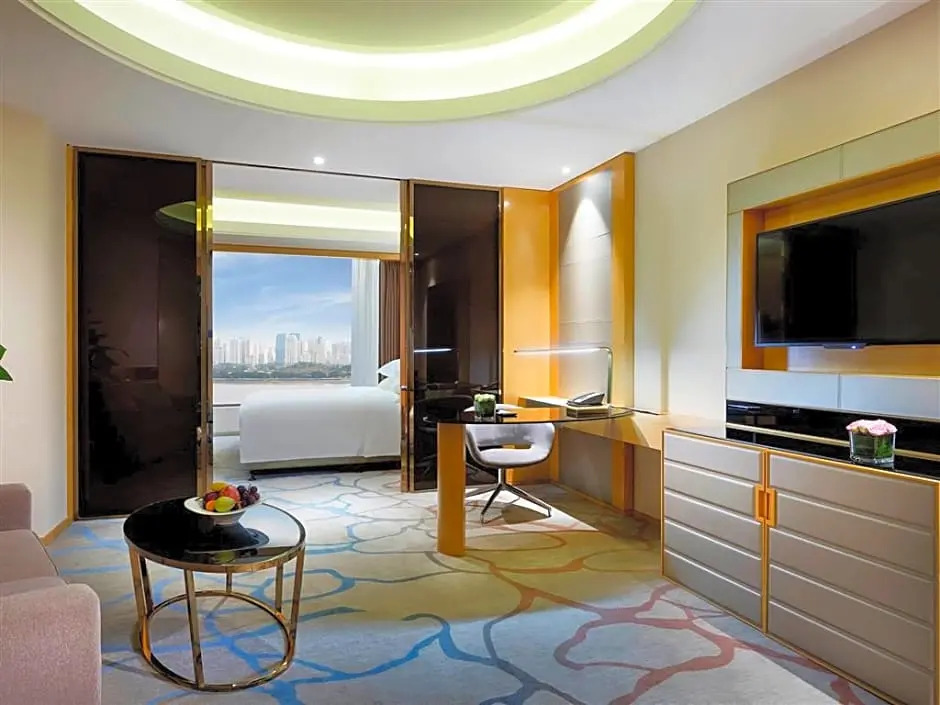 Executive Double Suite with river view full double bed