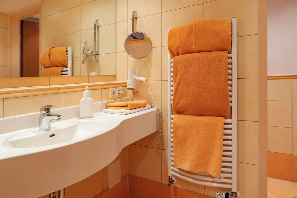 Double Suite full double bed