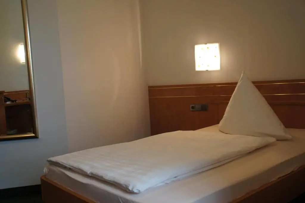 Hotel Zur Eisenbahn - Chambres