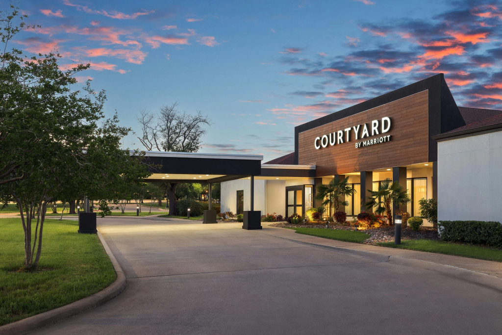 Courtyard by Marriott Dallas-Fort Worth/Bedford