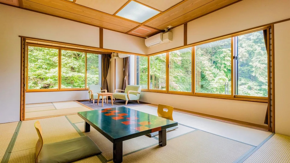 Standard room with mountain view