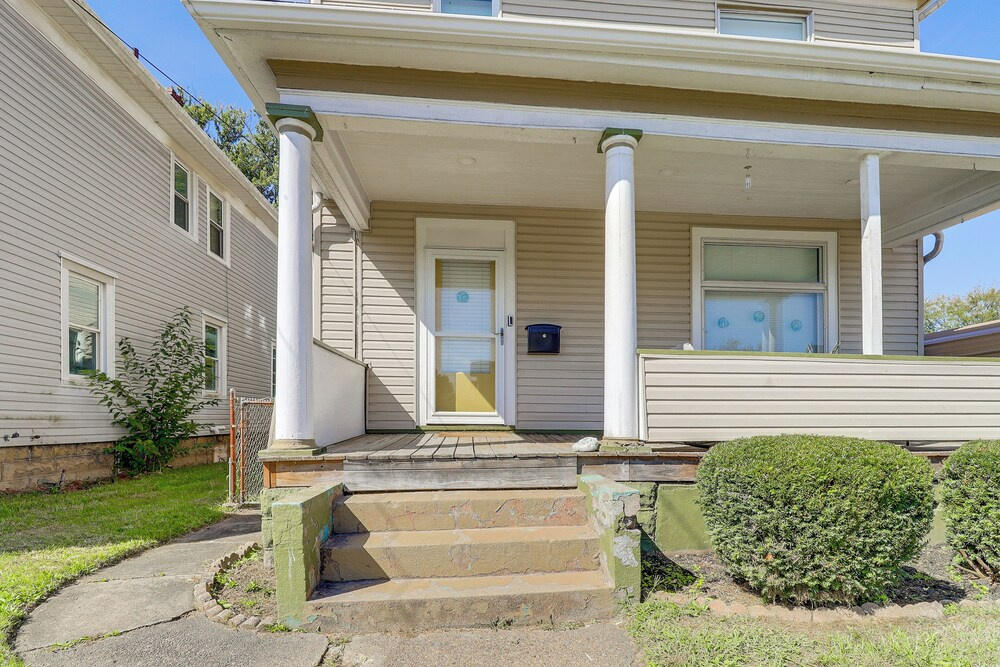 1 Mi to Dtwn & Franciscan University: Home w/ Yard