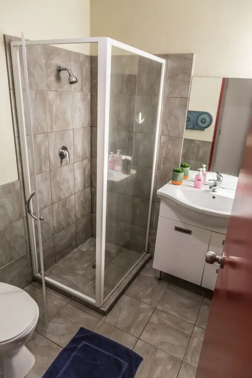 Standard Double room with city view (full double bed)