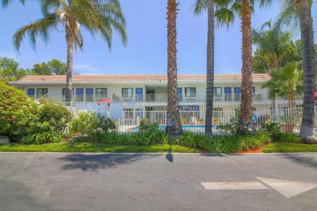 Motel 6 Simi Valley, CA