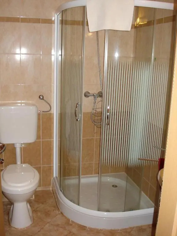 Denis Hotel és Étterem - Chambres