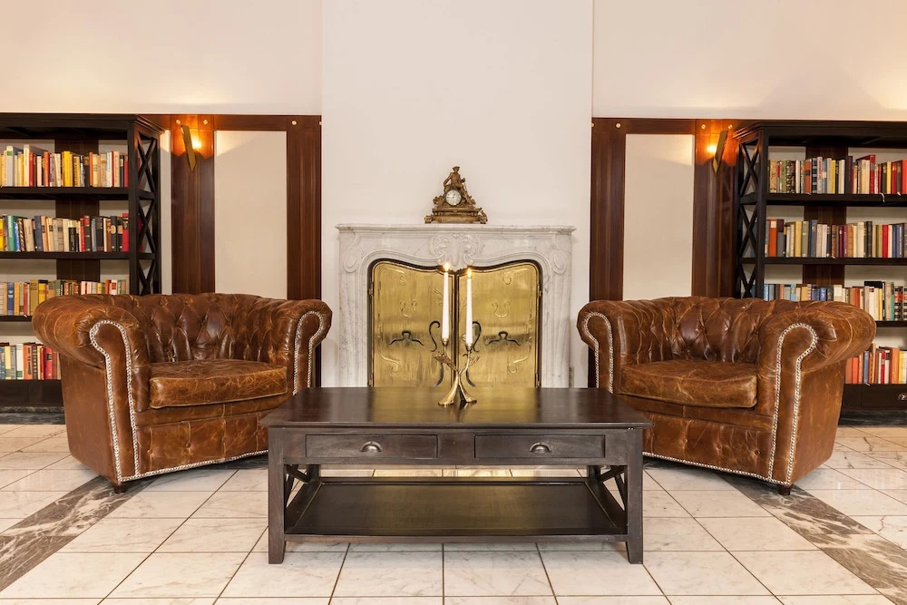 Lobby & Reception
