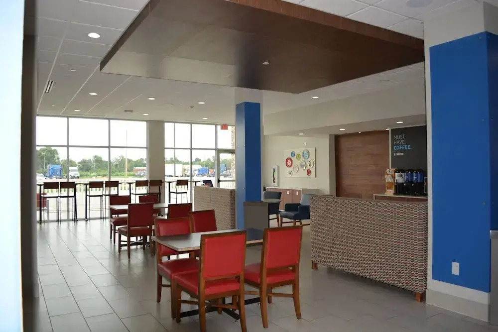 Holiday Inn Express & Suites Liberal - фото 32