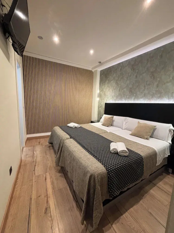 Economy (no window) Double room (twin beds)
