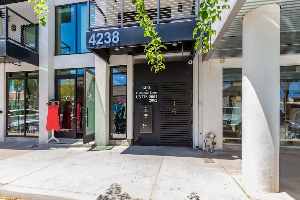 Heart of Old Town Full GYM Walkable to Everything