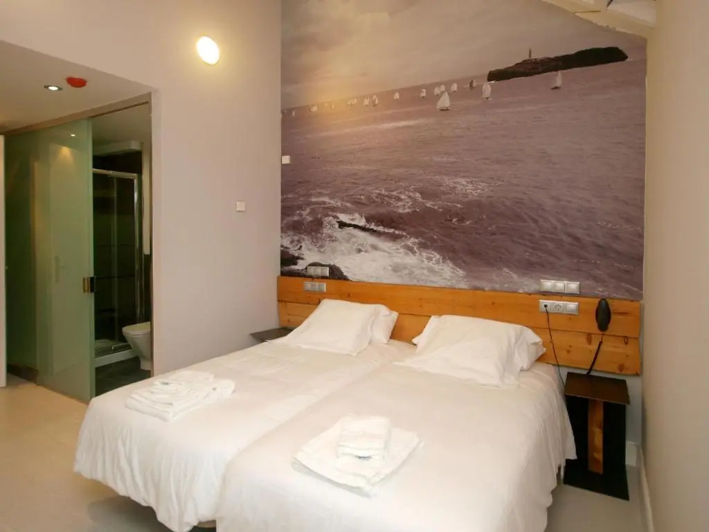 Standard Double room with partial sea view (full double bed)