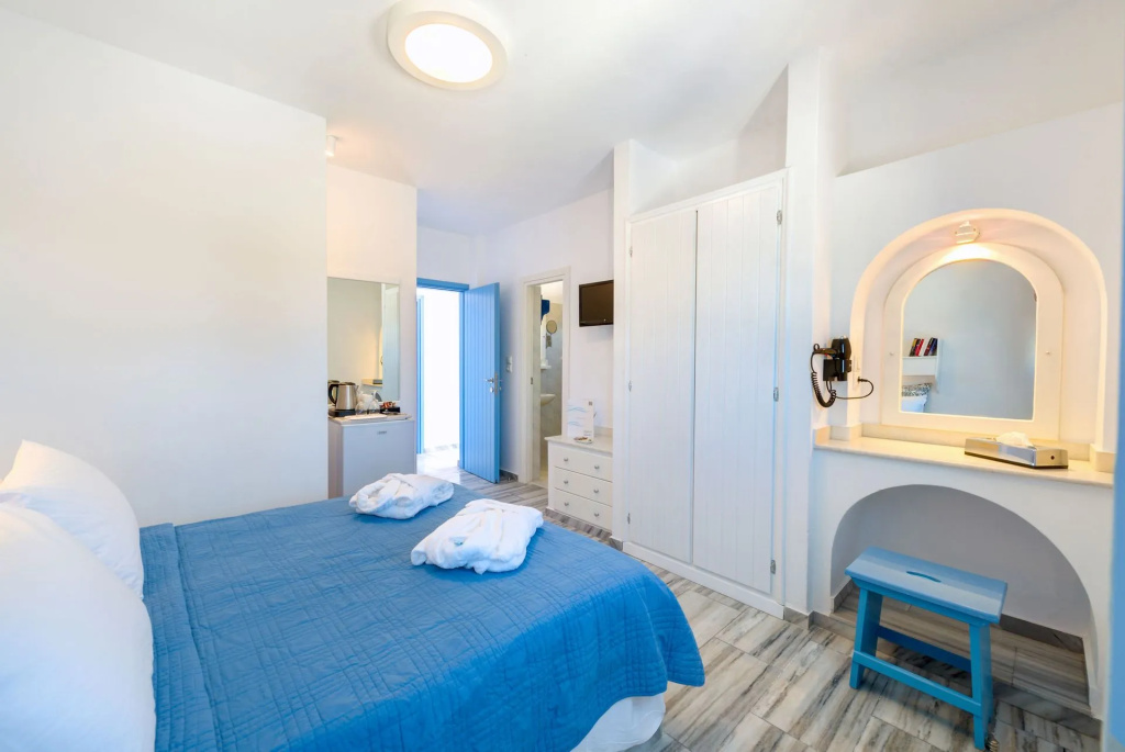 Standard Double room (full double bed)