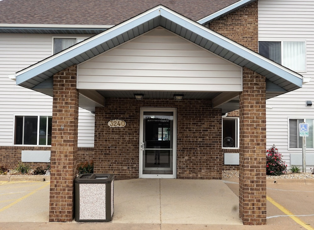 Econo Lodge & Suites