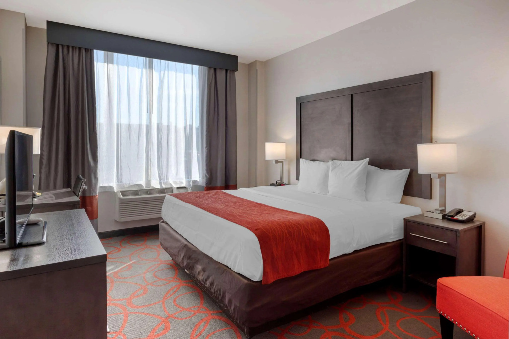 Отель Comfort Inn & Suites near Stadium в Нью-Йорке