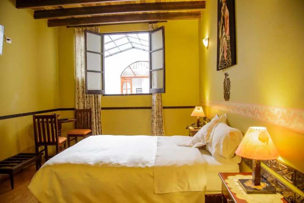 Yabar Hotel Plaza - Chambres