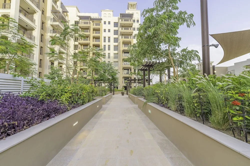 Monty - Beach Life Boho 1BR with Burj Al Arab View