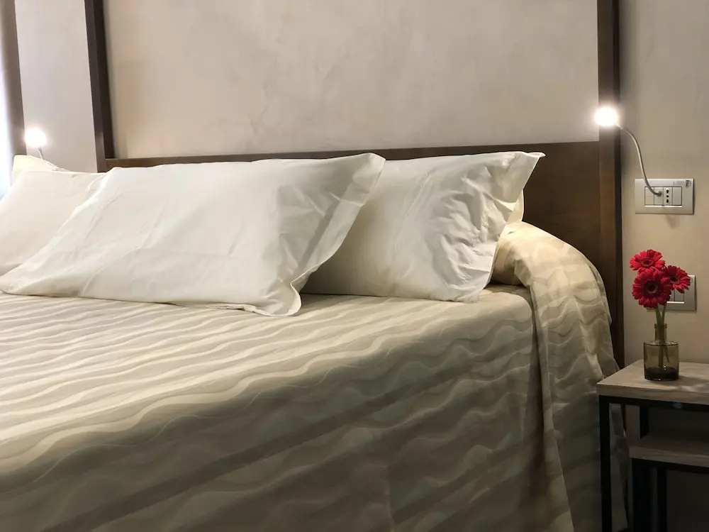 Double Suite (full double bed)