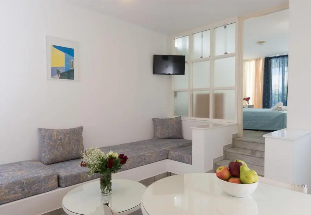 2 Bedrooms Apartment