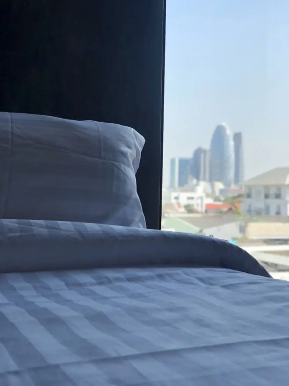 Deluxe Double room with city view (full double bed)