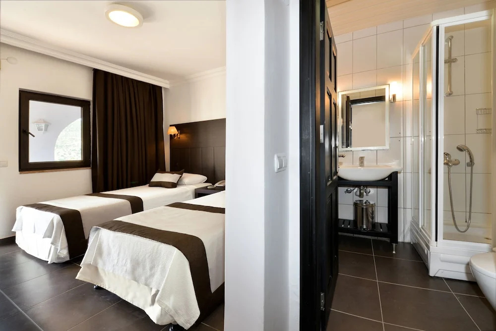Kalamar Hotel — 5