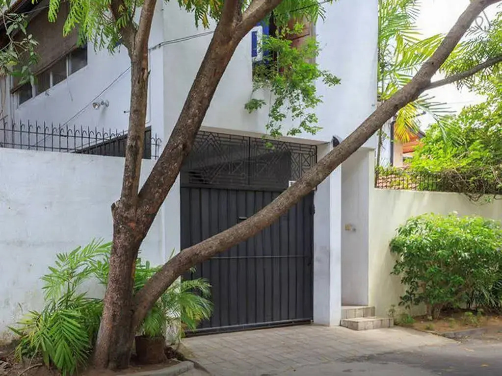 Colombo 7 - A Charming White Room