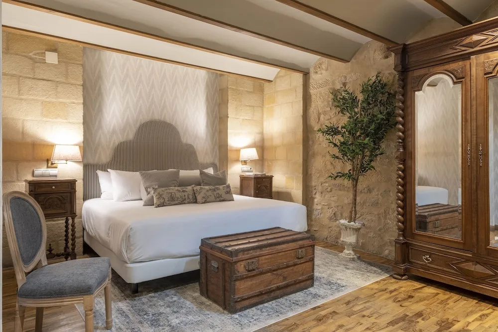 Superior Double room with balcony (full double bed)