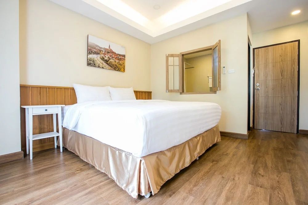 Deluxe Double room with balcony (full double bed)