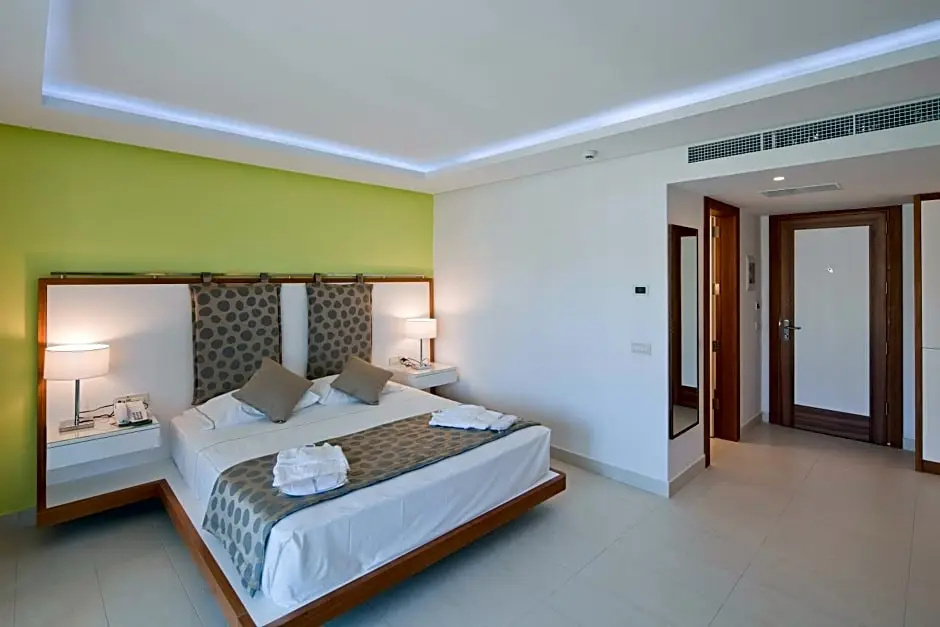 Standard room with partial sea view