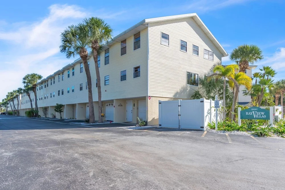 Bayview Villas 101