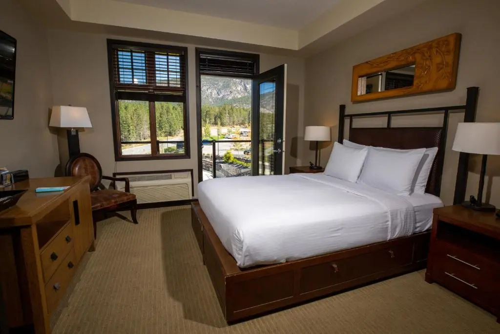 Standard room with courtyard view