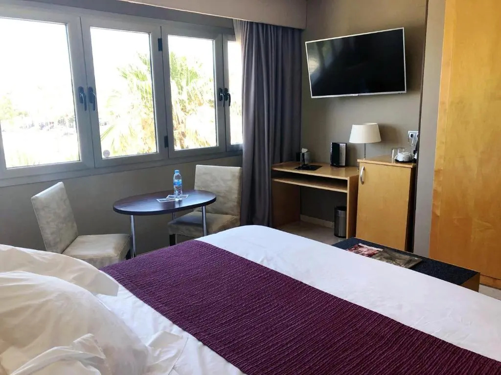Business Double room (full double bed)