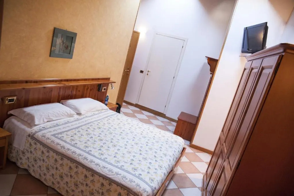 Standard Double room (full double bed)