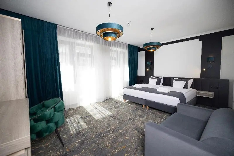 Deluxe Quadruple Family room