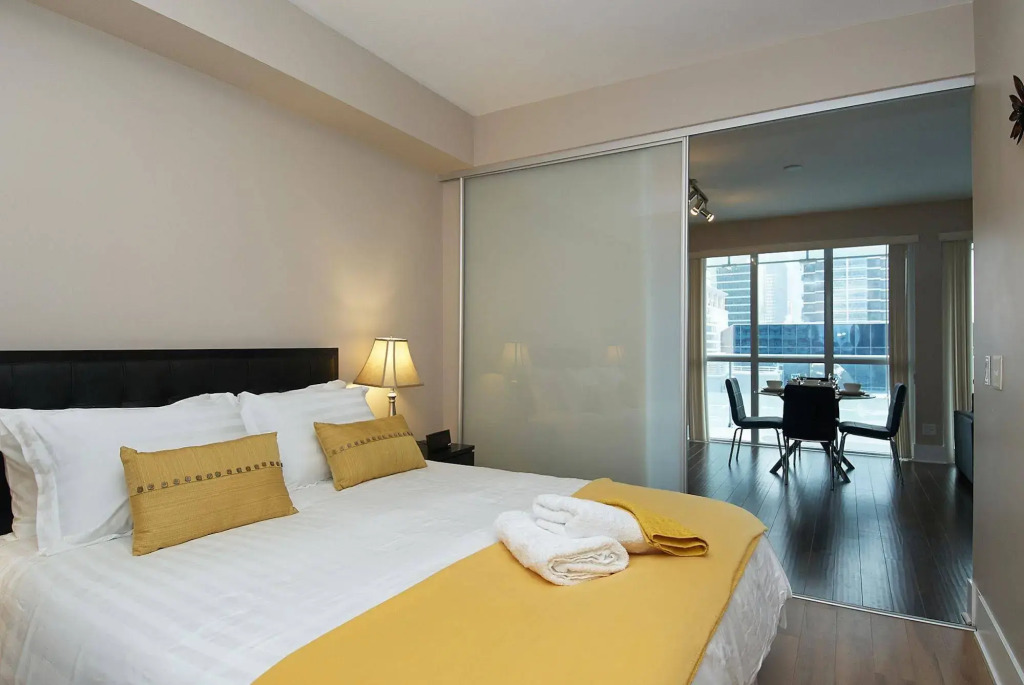 Whitehall Suites - Front Street West - фото 3