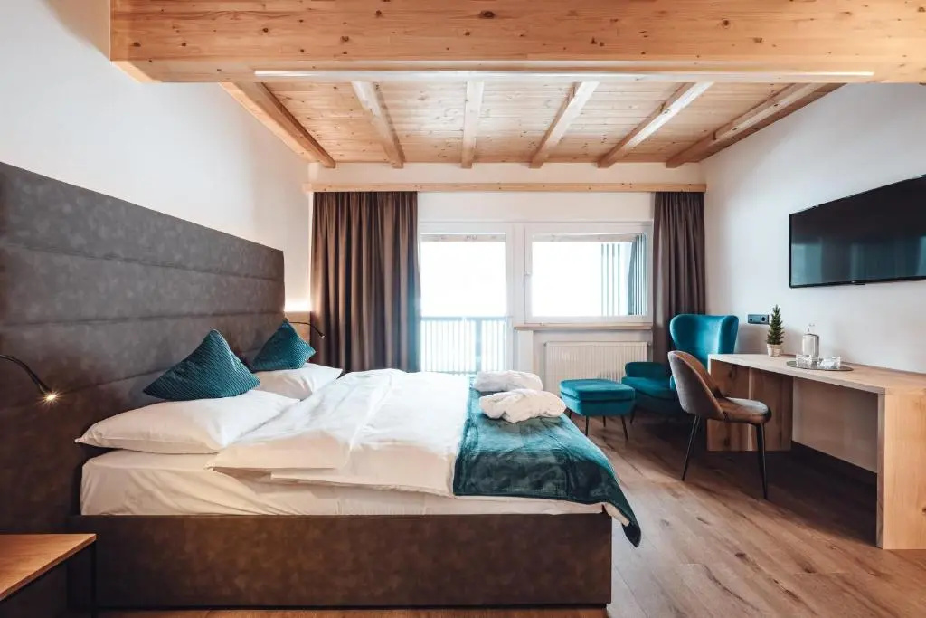 Double Suite (full double bed)