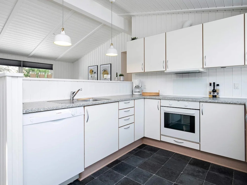 Peaceful Holiday Home in Blavand Denmark With Terrace - фото 15