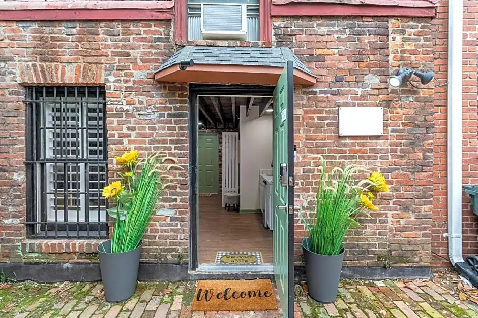 Private Loft Carriage House Walk Score 95