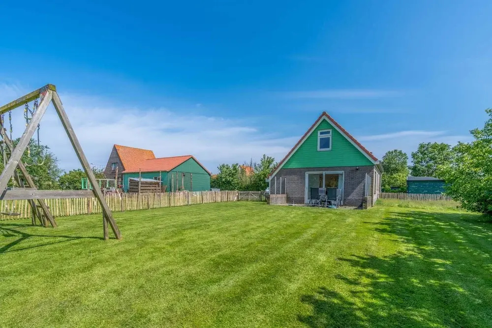 Modern and Attractive 5-person Holiday Home