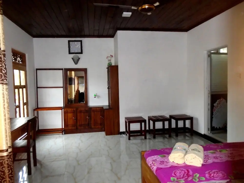 Bee Line Home Stay - фото 5