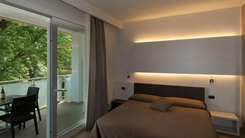 Standard Double room with balcony (full double bed)