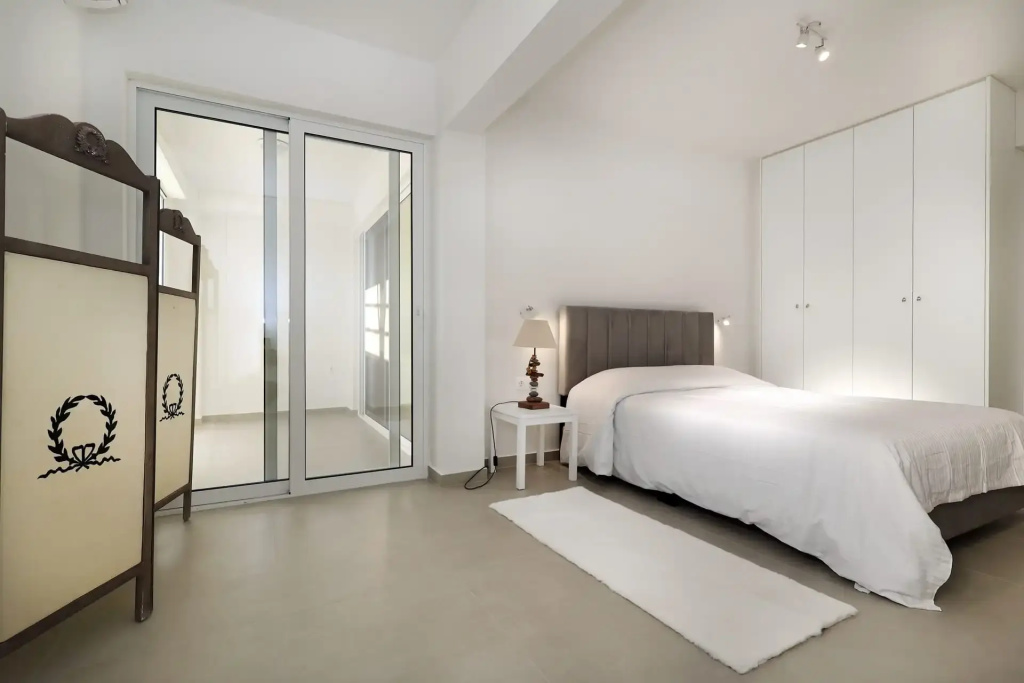 2 Bedrooms Apartment with partial sea view