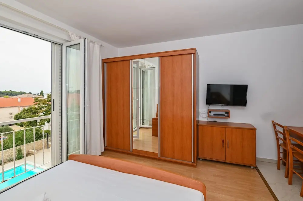 2 Bedrooms Comfort Apartment with balcony and with garden view