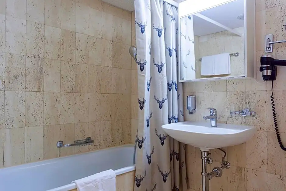 兩臥標準四人家庭房，附設陽台