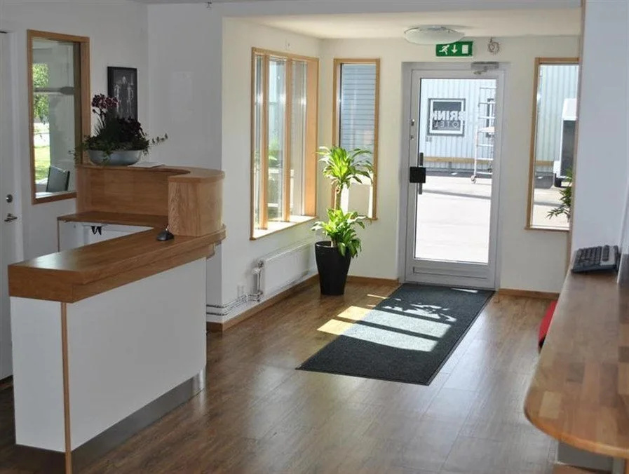 Lobby & Reception