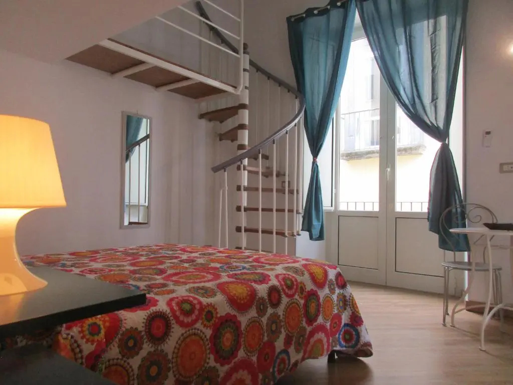 Deluxe Double room with city view (full double bed)