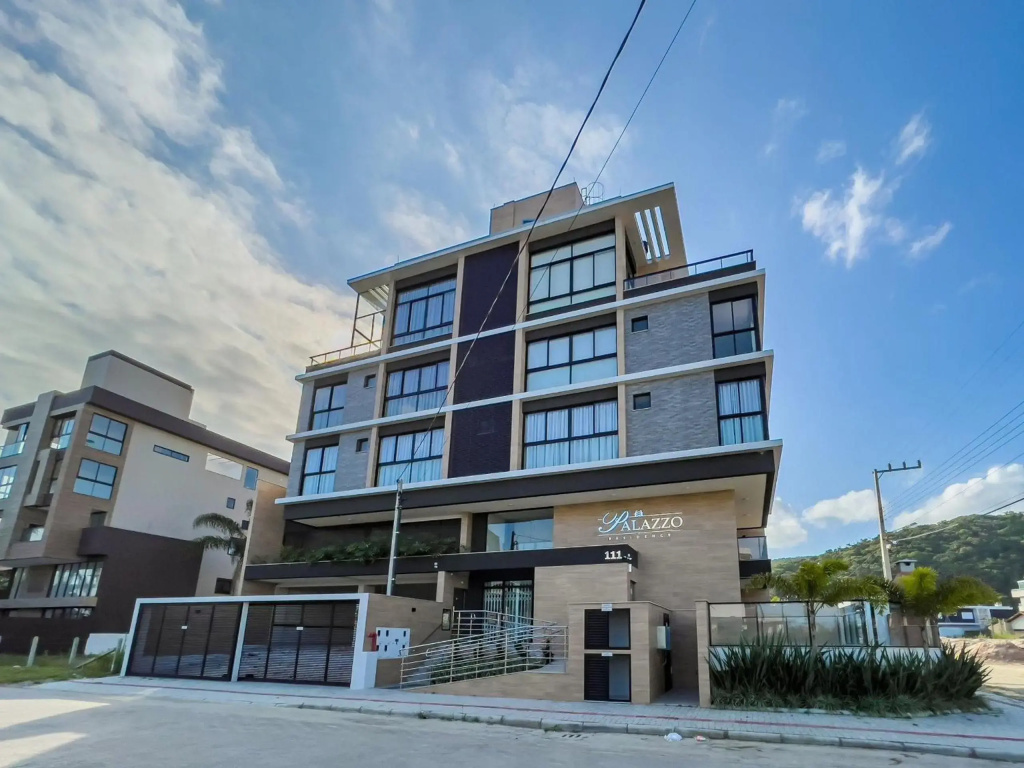 180 - Lindo apartamento com 02 suítes em Mariscal