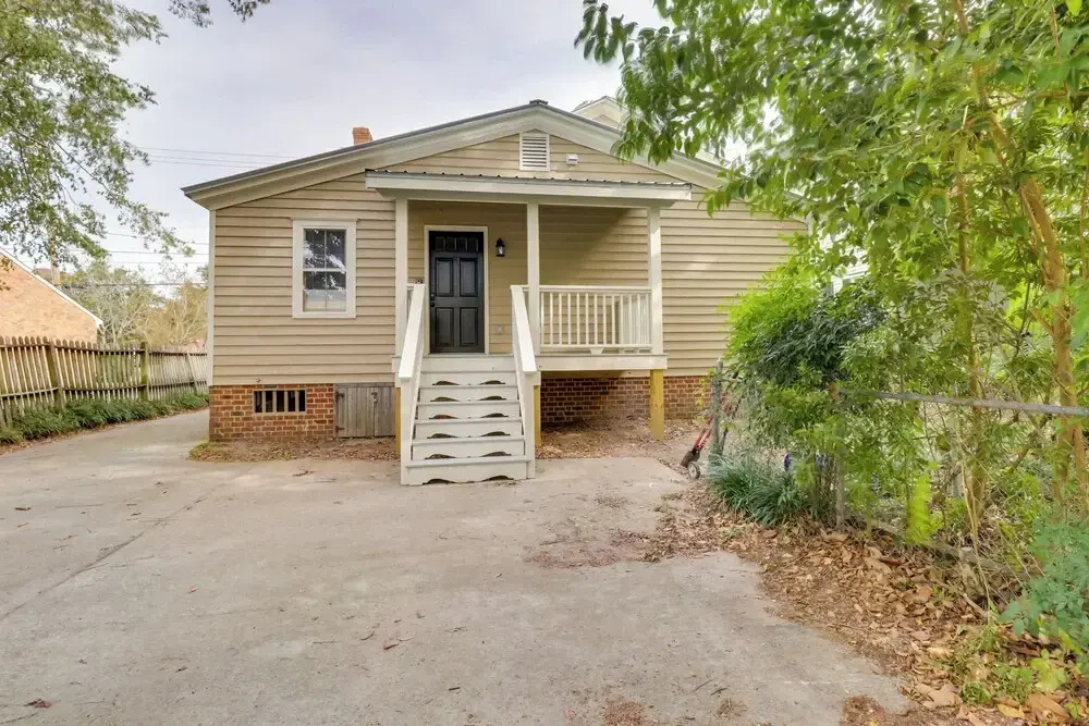 Steps to Downtown! Family Home in Historic Edenton